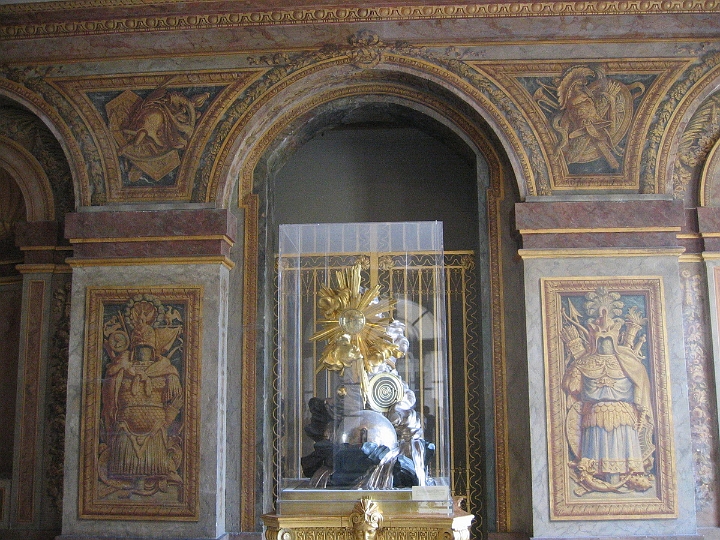 121 Versailles Mesdames apartments.jpg